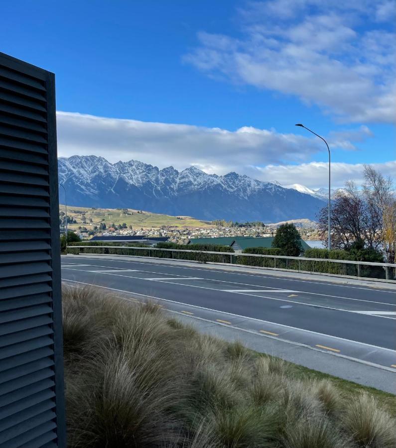 Hello Qt Pounamu * Queenstown