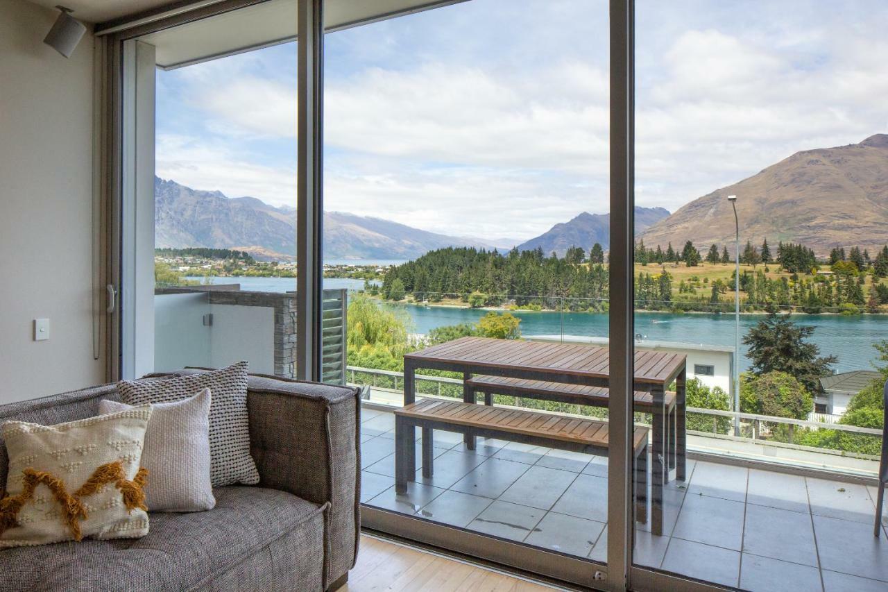Hello Qt Pounamu * Queenstown
